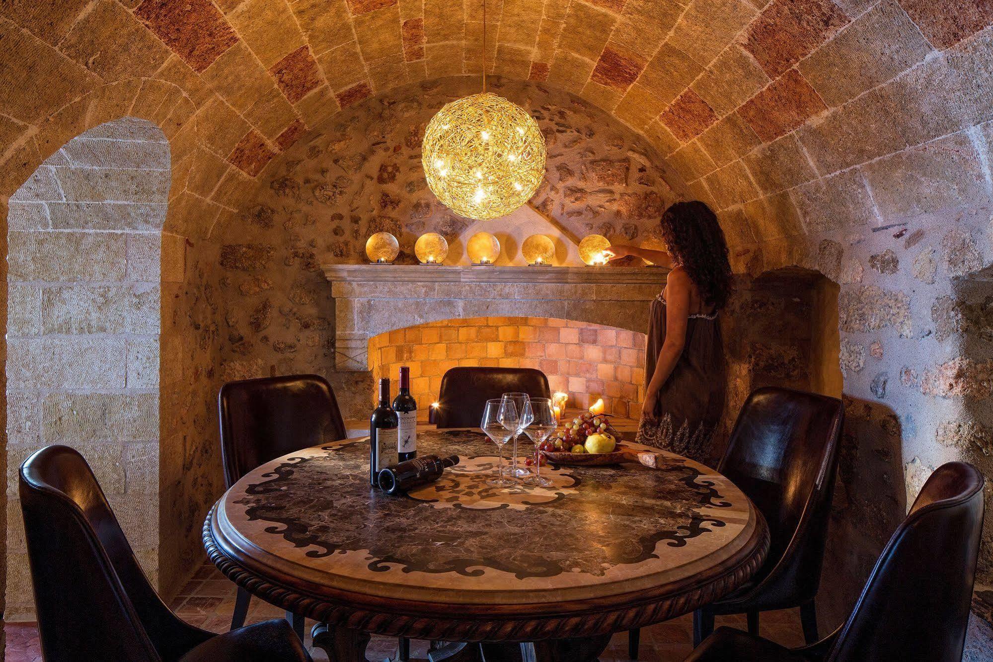 Moni Emvasis Luxury Suites Monemvasia Exterior photo